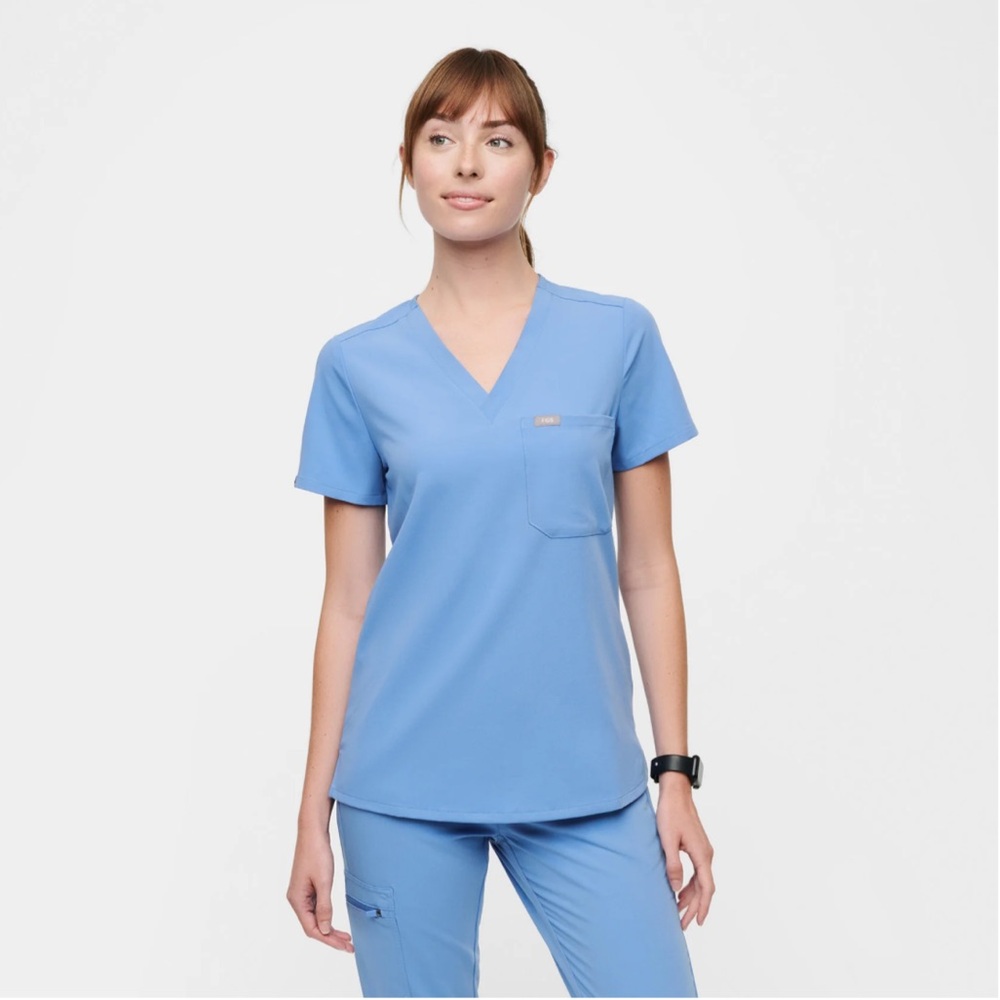 Figs 1 Pocket Scrub Top